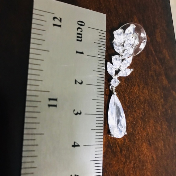 Zircon water drop crystal pendant drop earring - Picture 8 of 8